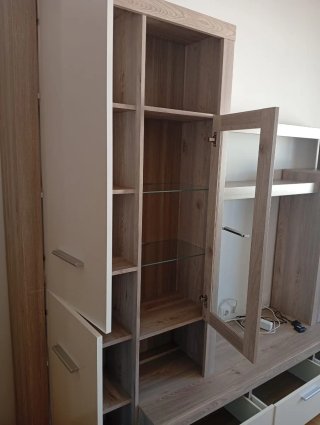 Mueble de comedor madera y cristal