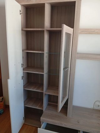Mueble de comedor madera y cristal