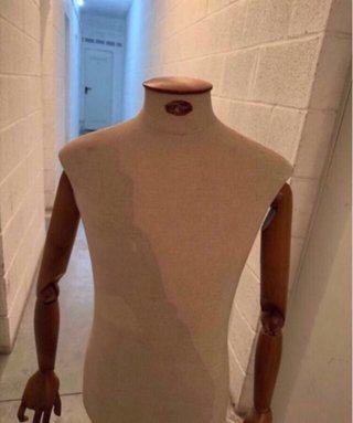 Maniquí de sastre con brazos de madera