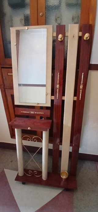 Mueble recibidor con espejo, colgadores, paraguero