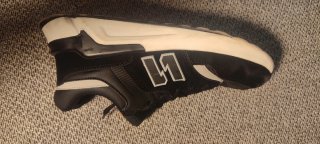 Zapatillas deportivas negras con detalles