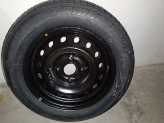 Neumático Bridgestone con Llanta