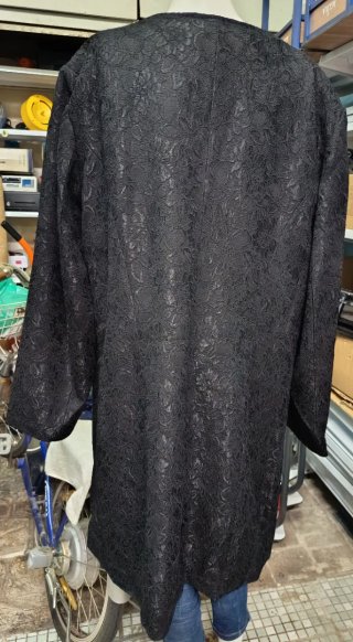 Abrigo bordado negro  XXXL