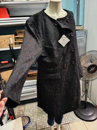 Abrigo bordado negro  XXXL