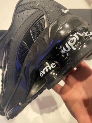 Nike Shox R4 x Supreme Negro