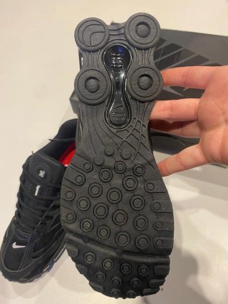 Nike Shox R4 x Supreme Negro