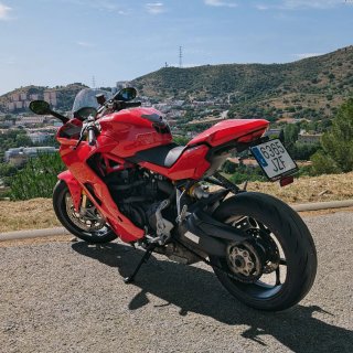 Ducati Supersport S Roja