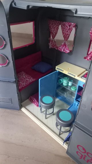 Coche y caravana para muñecas