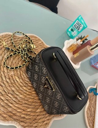 Bolso neceser Guess estampado