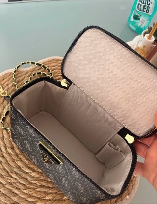 Bolso neceser Guess estampado