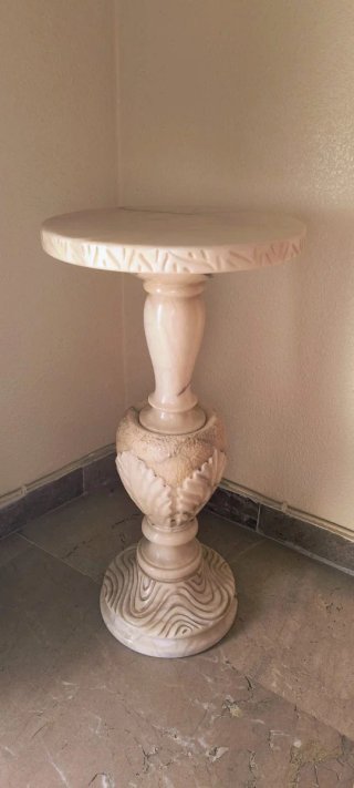 Columna pedestal alabastro tallado artesanal