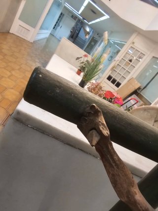 Crucifijo de madera con figura de Jesús