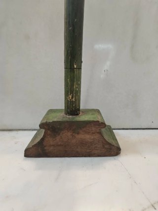 Crucifijo de madera con figura de Jesús
