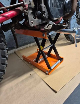 Plataforma elevadora tijera moto