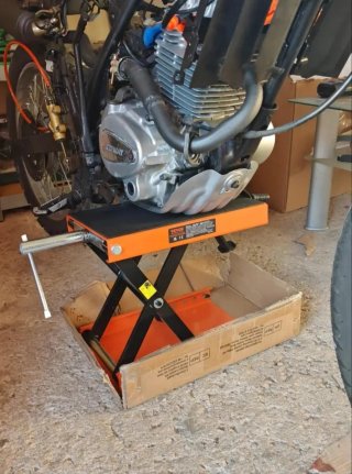 Plataforma elevadora tijera moto