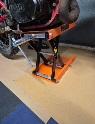 Plataforma elevadora tijera moto