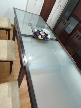 Mesa de comedor extensible.