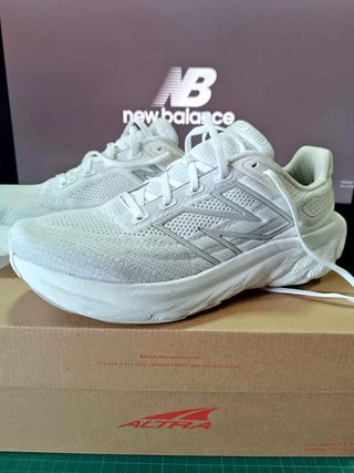 Botas New Balance Gris/Blanco Talla 42