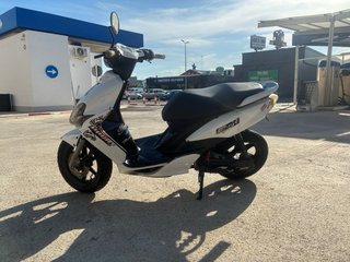 Yamaha Jog RR preparada
