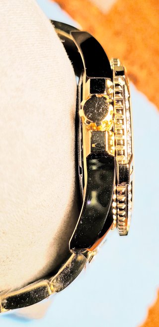 Reloj Guess Frontier nuevo dorado