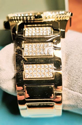Reloj Guess Frontier nuevo dorado