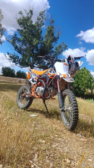 Moto Enduro/Motocross Naranja y Blanca