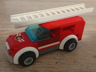 Lego Bomberos MOC: Camión con Escalera y Accesorio