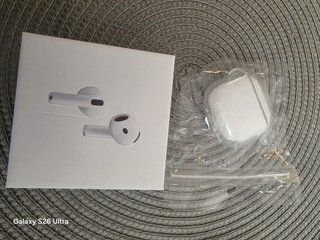 Cascos inalámbricos blancos