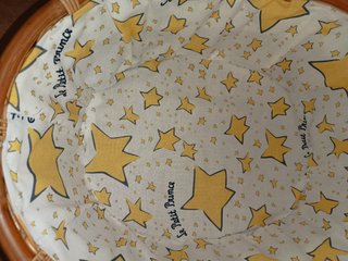 Cesta mimbre decorada estrellas bebé
