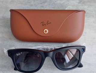 Gafas de Sol Ray-Ban Negras con Estuche Marrón