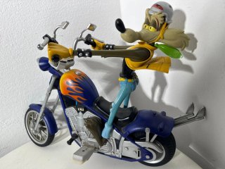 Wile E. Coyote Figure su Moto
