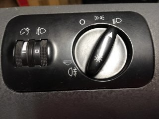 Bajo volante Audi A3 8L con botón luces