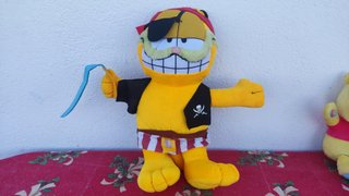 Lote 8 peluches: Garfield, Minion, Winnie Pooh