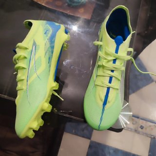 Botas de fútbol Puma verdes y azules