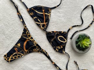 Bikini brasileño negro y dorado