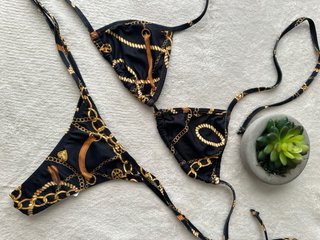 Bikini brasileño negro y dorado