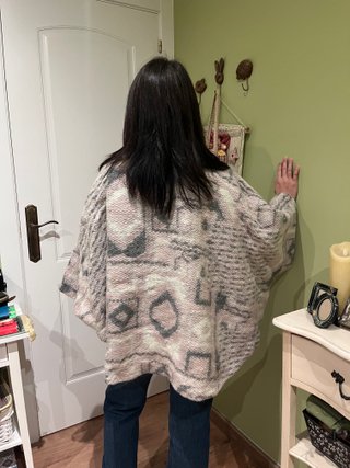 Capa de punto con cuello de pelo