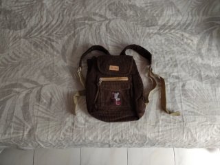 Mochila marrón de pana con osito