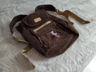 Mochila marrón de pana con osito