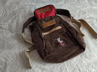 Mochila marrón de pana con osito