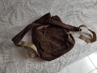 Mochila marrón de pana con osito
