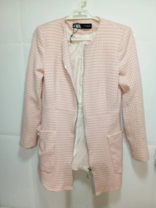 Abrigo largo rosa tipo blazer Zara T. M