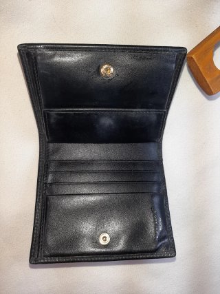 Cartera Prada Cuero Negro Logo Dorado