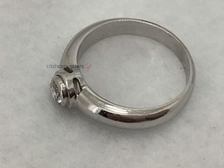 anillo oro 18k con piedra con diamante