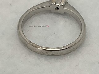 anillo oro 18k con piedra con diamante