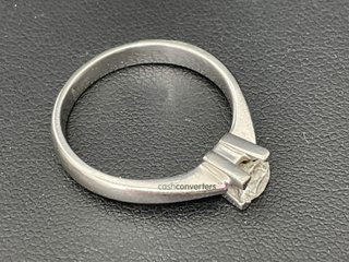 anillo oro 18k con piedra con diamante