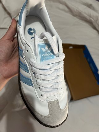 Zapatillas Adidas Blancas y Azules