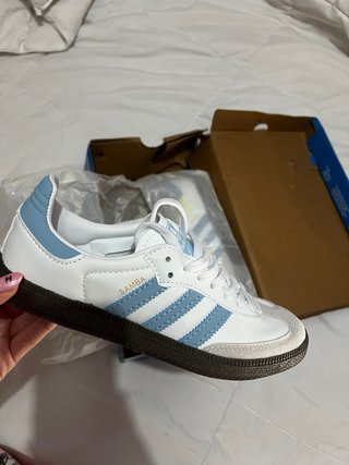 Zapatillas Adidas Blancas y Azules