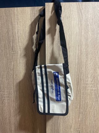 Riñonera unisex beige y negra