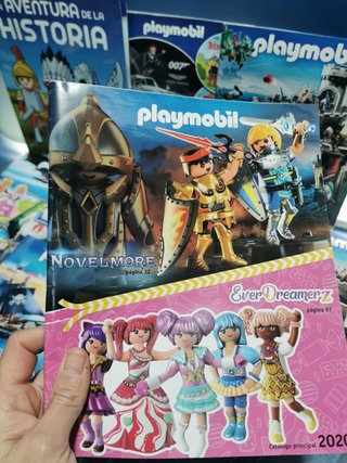 Lote 7 catálogos de Playmobil (diferentes años) + 2 revistas y alguno repetido